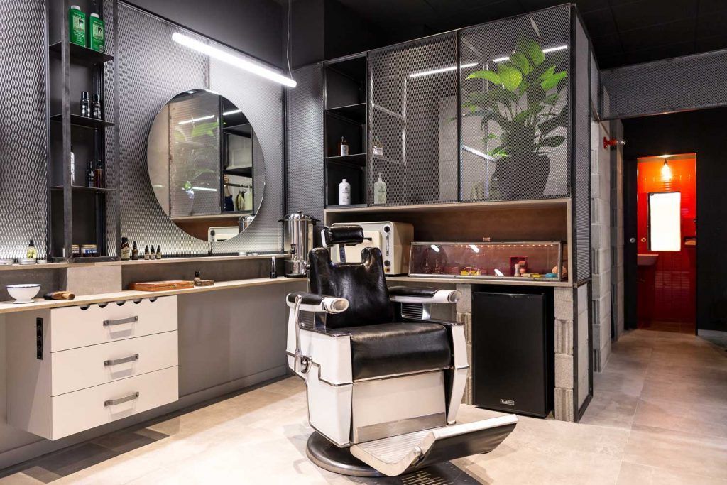 Diseño de espacio comercial interiorismo de barbería en Vigo